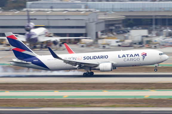 Avión Solidario